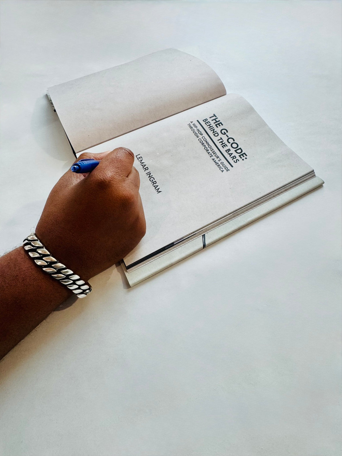 Lemar Ingram signing a copy by hand